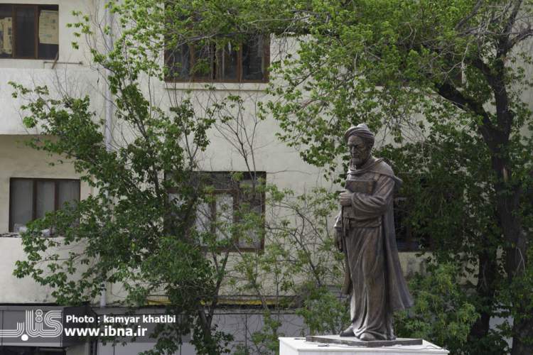 رونمایی از بزرگترین مجسمه برنزی تهران رونمایی از بزرگترین مجسمه برنزی تهران