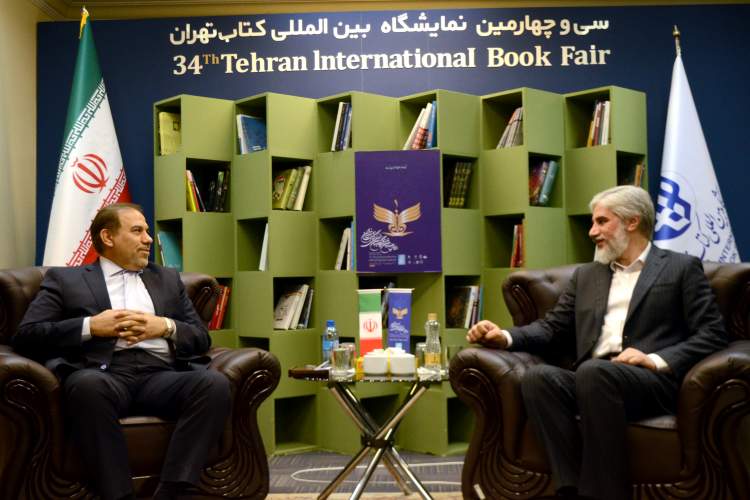 برگزاری نمایشگاه فیزیکی کتاب را به تهران منحصر نکنیم