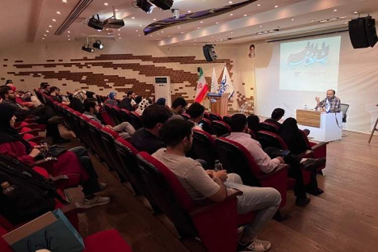 شوخی با 20 سالگی در آخرین نشست فصلی دوشنبههای شعرخوانی شوخی با 20 سالگی در آخرین نشست فصلی دوشنبههای شعرخوانی