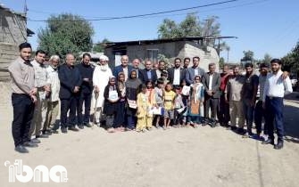 اهدای کتاب به کودکان سیل‌زده در روستای قورچای شهرستان آزادشهر