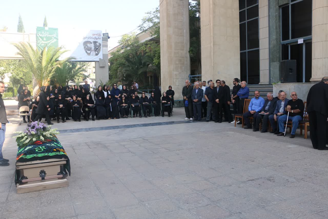 مراسم وداع با «وفا» در شیراز برگزار شد