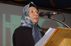 تاجبخش: قيصر با تمام واژه‌هاي شعرش درس مي‌داد