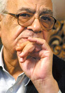 شعرخواني مشفق كاشاني در زاهدان به ياد قيصر