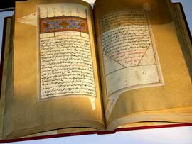 نمايشگاه قديمي‌ترين و كمياب‌ترين كتاب‌هاي چاپي