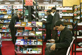 استقبال از نمایشگاه  کتاب"خاکریز" در خوزستان