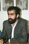 " آنها مشغول مردنند" ترجمه شد