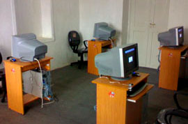 كتابداران قم در دوره‌هاي آموزشي رايانه شركت مي‌كنند