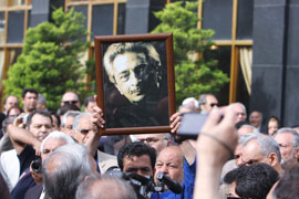 بيژن ترقي در خاك آرام گرفت