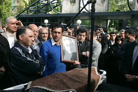 خانواده ترقي، همدردي مسوولان و هنرمندان را سپاس گفتند