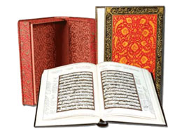 يادگاري از استاد احمد نيريزي در نمايشگاه قرآن