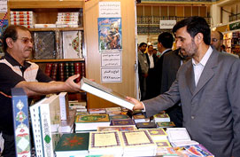 تجليل از خادمان برگزيده قرآن با حضور رييس جمهور