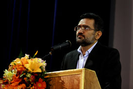 انس مقام معظم رهبري با كتاب، الگوي ساير مسوولان است