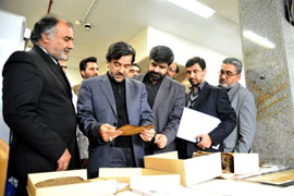 روش‌هاي جديد مرمت نسخه‌هاي خطي در كتابخانه آستان قدس