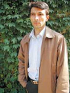 خاطرات خلبان "صمد بالازاده" كتاب مي‌شود