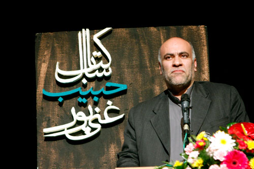 جايزه كتاب سال شهيد غني‌پور، نه دولتي است و نه خصوصي
