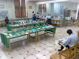 نمایشگاه کتاب مدرسه انقلاب در دبیرستان‌های ملایر