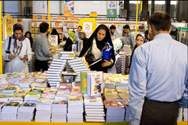 اصفهانی‌ها آثار میرصادقی را خریدید/استقبال از «پله پله تا ملاقات خدا» و «دو قرن سکوت» در نمایشگاه استانی