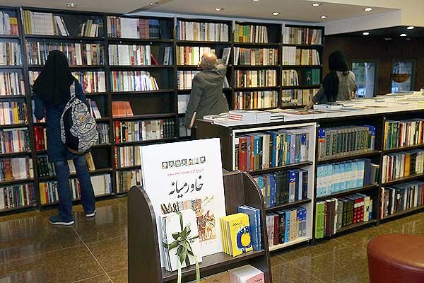 استقبال از «میز آثار غلامحسین ساعدی» در شهرکتاب ابن سینا