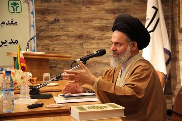 آیت‌الله حسینی بوشهری: باید به سمت آموزش پژوهش محور حرکت کنیم