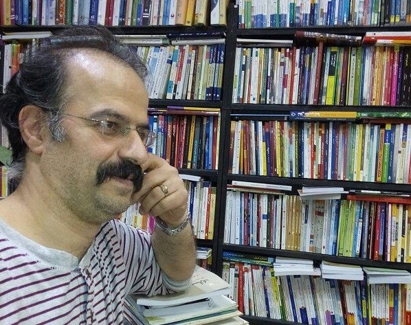 کتاب در جامعه ما دچار مرگ مغزی شده است/ شعبه‌هایی که به دلیل نبود کتابفروش حرفه‌ای تعطیل شدند