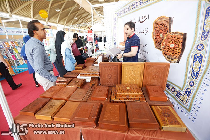 سیری در حال و هوای آثار دینی در شهر آفتاب/ از کتاب‌هایی با موضوع‌های تکراری تا پژوهش‌های مستند علمی