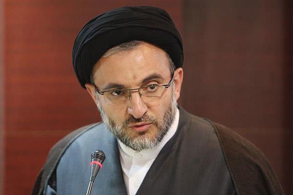 خاموشی: ای کاش نمی‌گذاشتیم کتابفروشی‌های ناصرخسرو به فروشگاه لوازم آرایشی تبدیل شوند