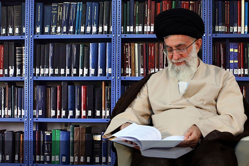 کتاب‌هایی که رهبر معظم انقلاب به مسجد ابوذر اهدا کردند