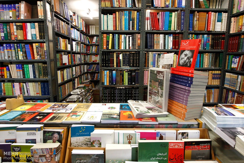 اجرای طرح پائیزه کتاب کمکی برای کتابفروشان