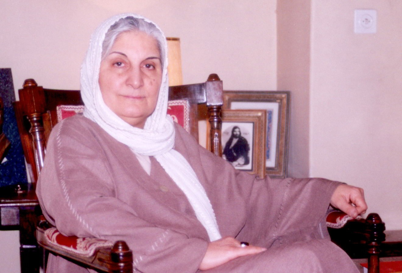 لیلی ایمن زنی فرهیخته و آگاه نسبت به مسائل ایران و جهان بود