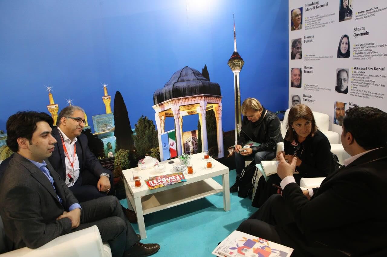 ​بازدید رئیس نمایشگاه بولونیا از غرفه ایران