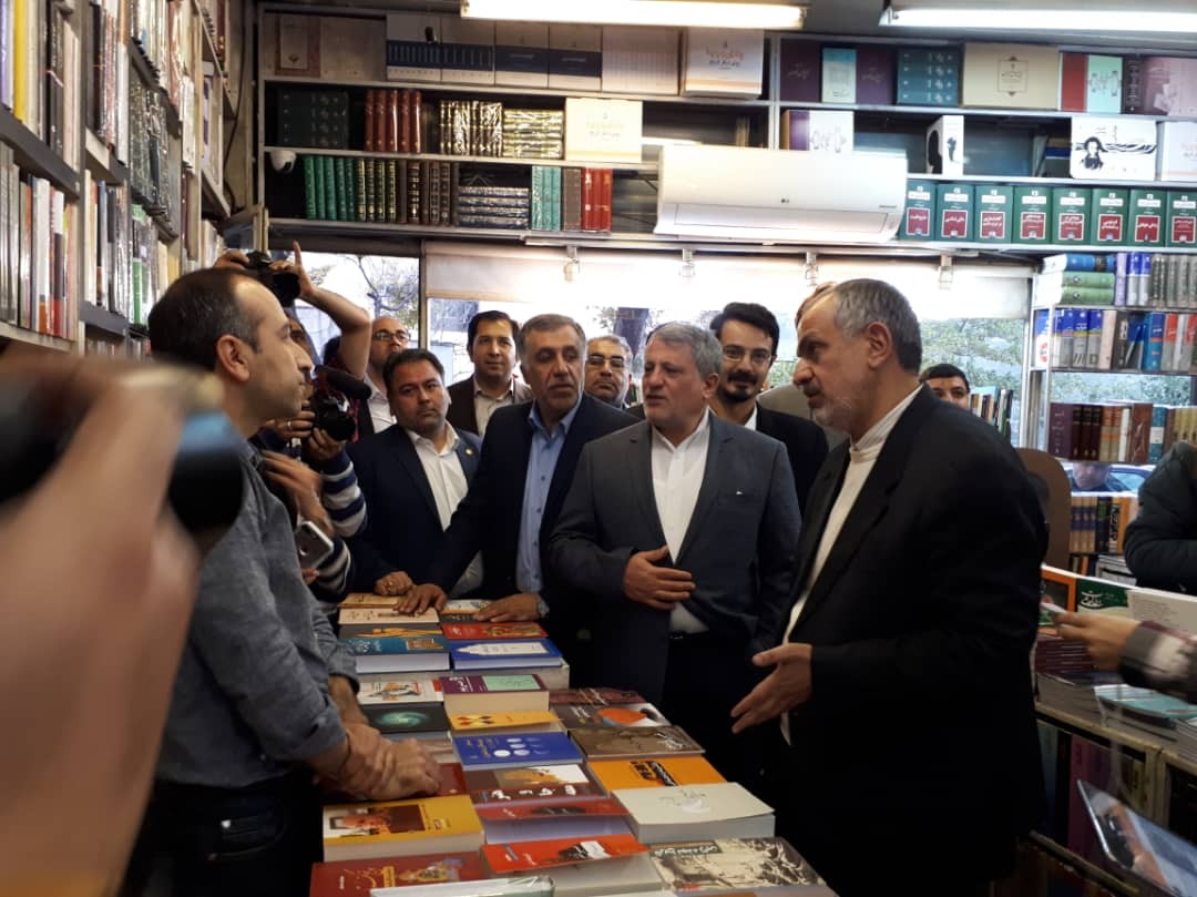 حضور مسجد جامعی و هاشمی در پنج کتابفروشی