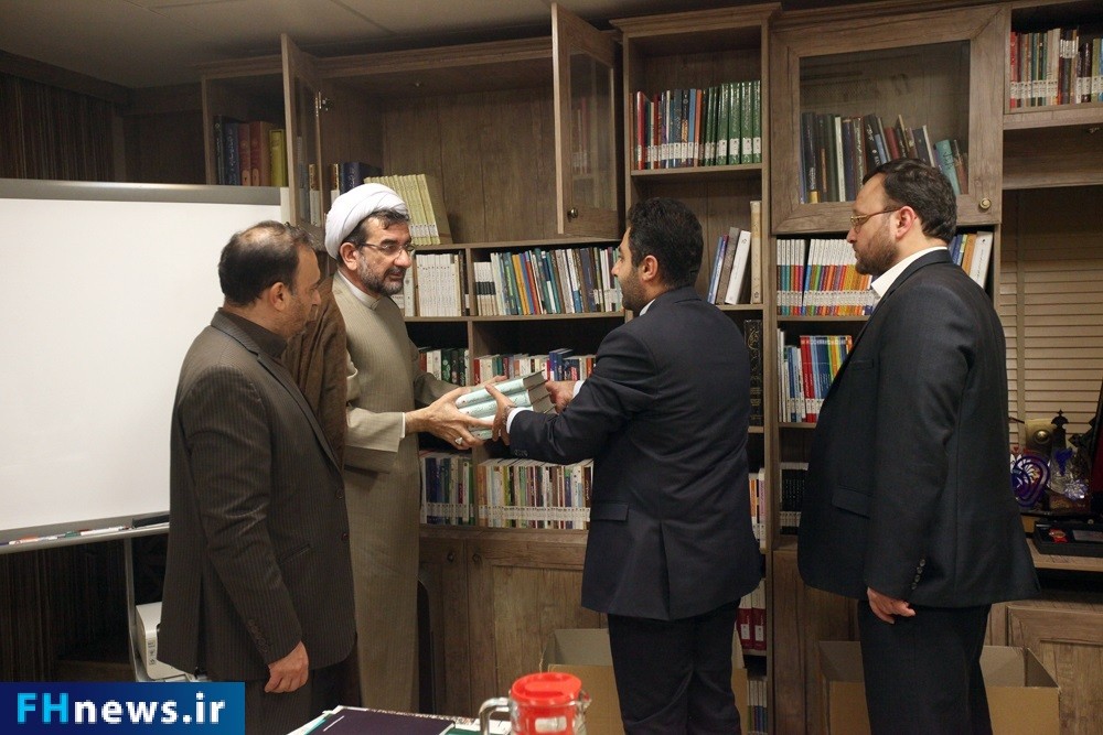 مشارکت رییس سازمان فرهنگی هنری در پویش اهدای کتاب مدیران مشارکت رییس سازمان فرهنگی هنری در پویش اهدای کتاب مدیران