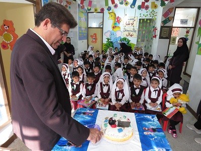 کودکان خورموجی در «جشن کتاب» به استقبال دانایی رفتند