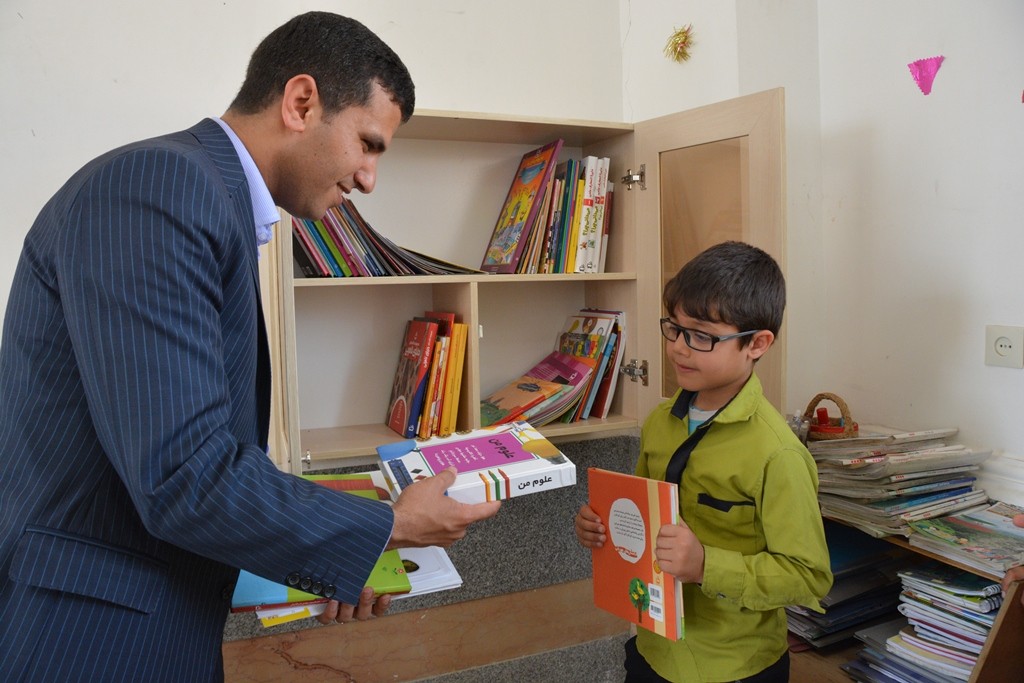 مدارس روستایی مناطق محروم کشور مجهز به کتابخانه‌های کلاسی می‌شوند