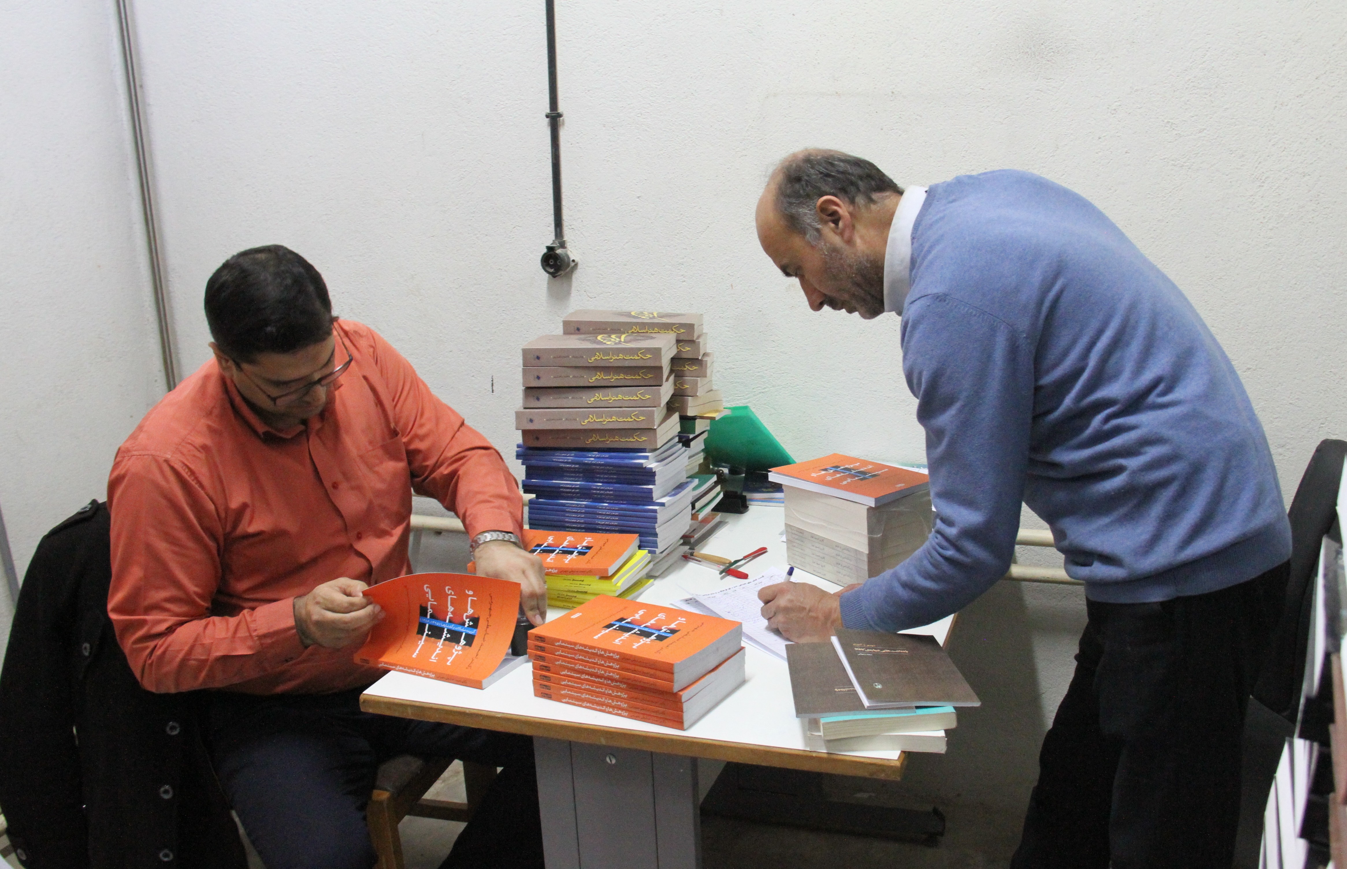 اهدای ۱۵۰۰ جلد کتاب به کتابخانههای مساجد استان گلستان اهدای ۱۵۰۰ جلد کتاب به کتابخانههای مساجد استان گلستان