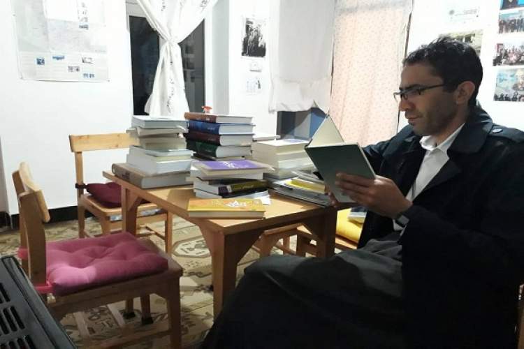 توزیع کتاب میان اهالی یک روستای دوستدار کتاب در مهاباد