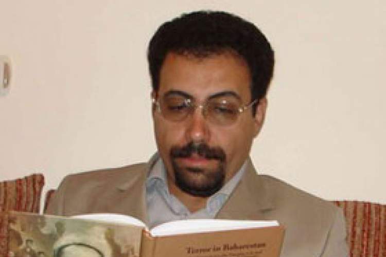 مقاله «فتوای من» عارف قزوینی نماد انتقاد سنت‌گرایان علیه علینقی وزیری است