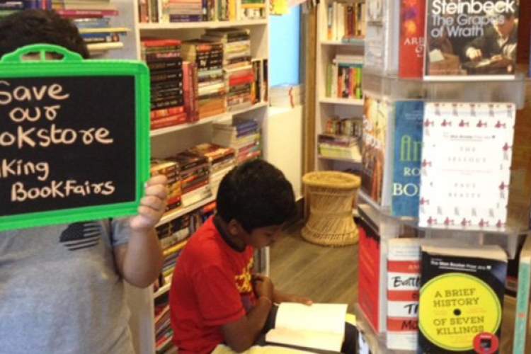 قدم زدن با کتاب/ تلاش کتابفروش‌های هندی در روستاهای کشورشان