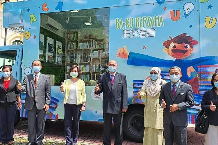 پروژه کتابخانه سیار تایلندی در کشور مالزی