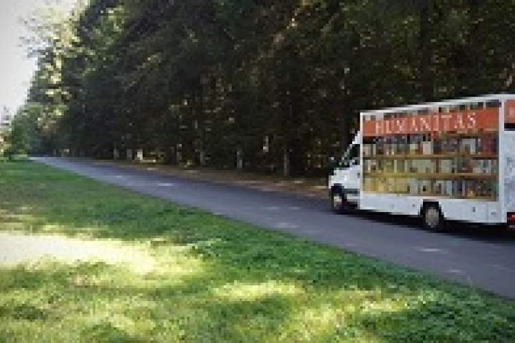 یک کامیون کتابخانه‌ای متحرک در رومانی