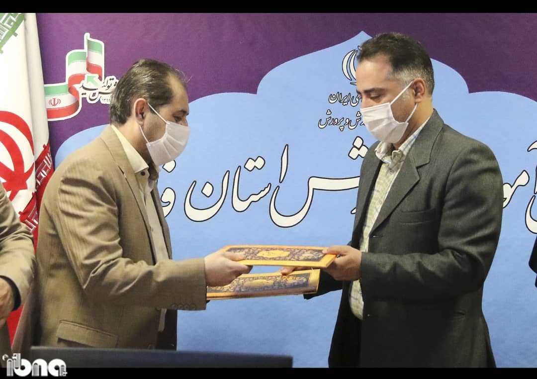 مجموعه چهارجلدی «کارآگاه کُنج کُو» در شیراز رونمایی شد