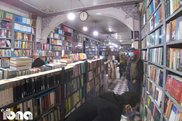 کرونا و فلج شدن اقتصاد کتابفروشی‌های شهرستانی در سایه خرید آنلاین کتاب