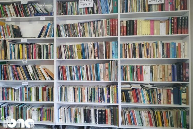 کتابخانه‌دار شدن یک روستا در سردشت به‌همت هنرمند کتاب‌دوست سنندجی