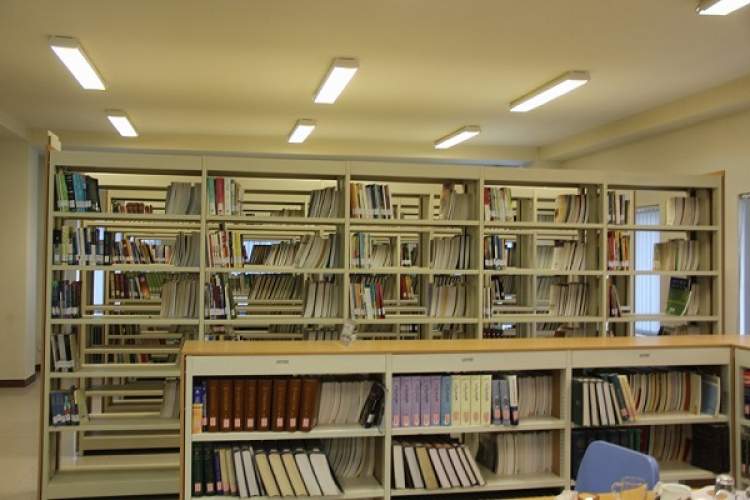 کتابخانه زندان میاندوآب یکی از فعال‌ترین کتابخانه‌های عمومی شهر است