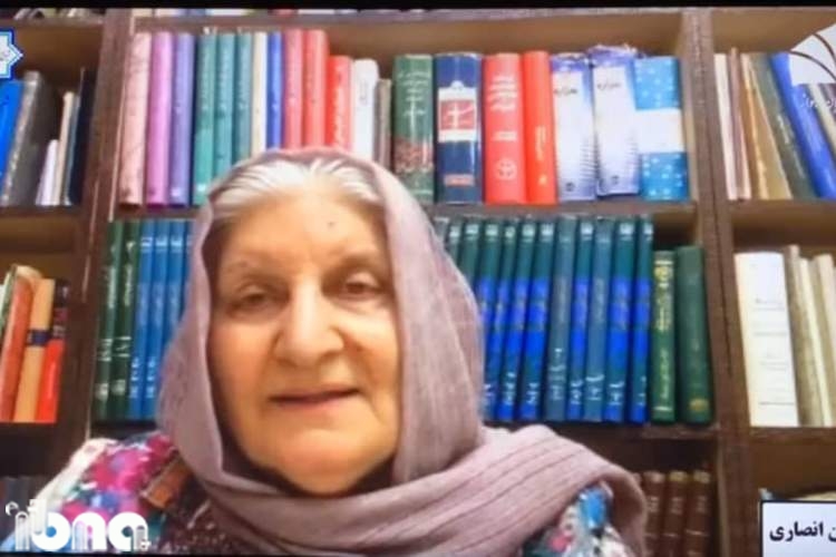 نوش آفرین انصاری: کارگاه‌های نوشتن  به زن ایرانی شهامت دفاع از حقوق خود در جامعه را می‌دهد