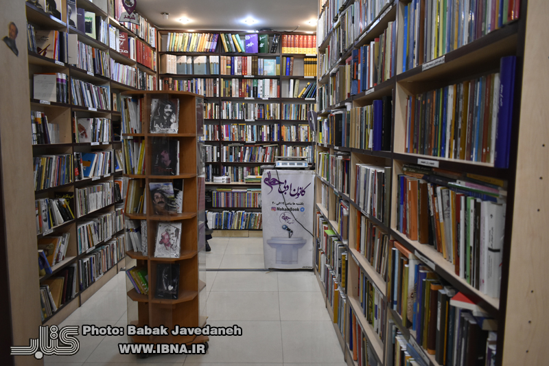 وضعیت فروشگاه‌‌‌‌‌‌‌‌‌‌‌های کتاب اهواز در روزهای سیاه کرونایی