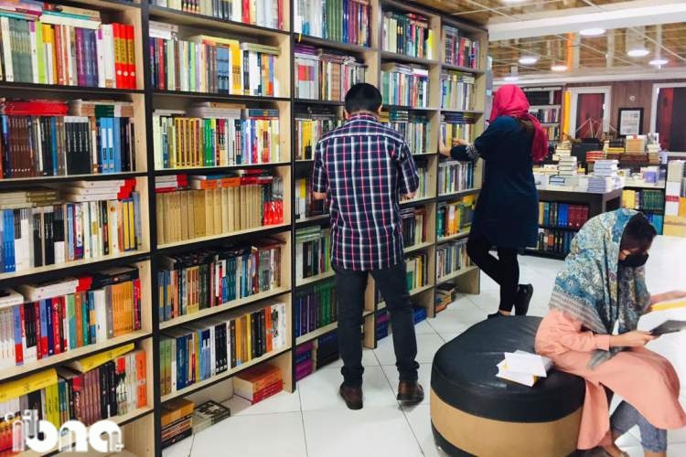 استقبال بوشهری‌ها از «زمستانه کتاب» به کتابفروشی‌ها رونق داد