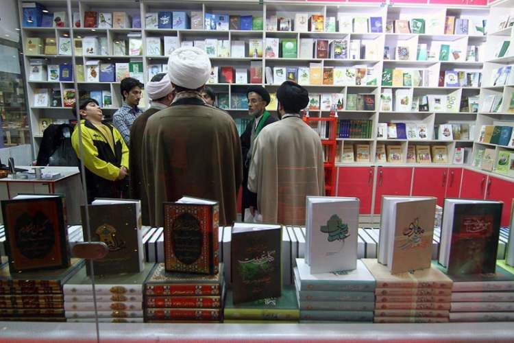 استان قم با مشارکت 83 کتابفروشی در طرح بهارانه کتاب 1400 حضور دارد