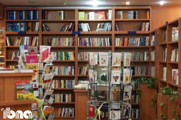 افزایش یارانه خرید مشتریان به تناسب قیمت کتاب/شهرداری و خانه کتاب برای تبلیغات شهری توافق کنند