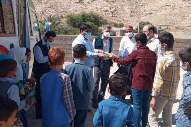 کتابخانه سیار کانون پرورش فکری کودکان و نوجوانان خوزستان به روستای دره اسطل باغملک رفت